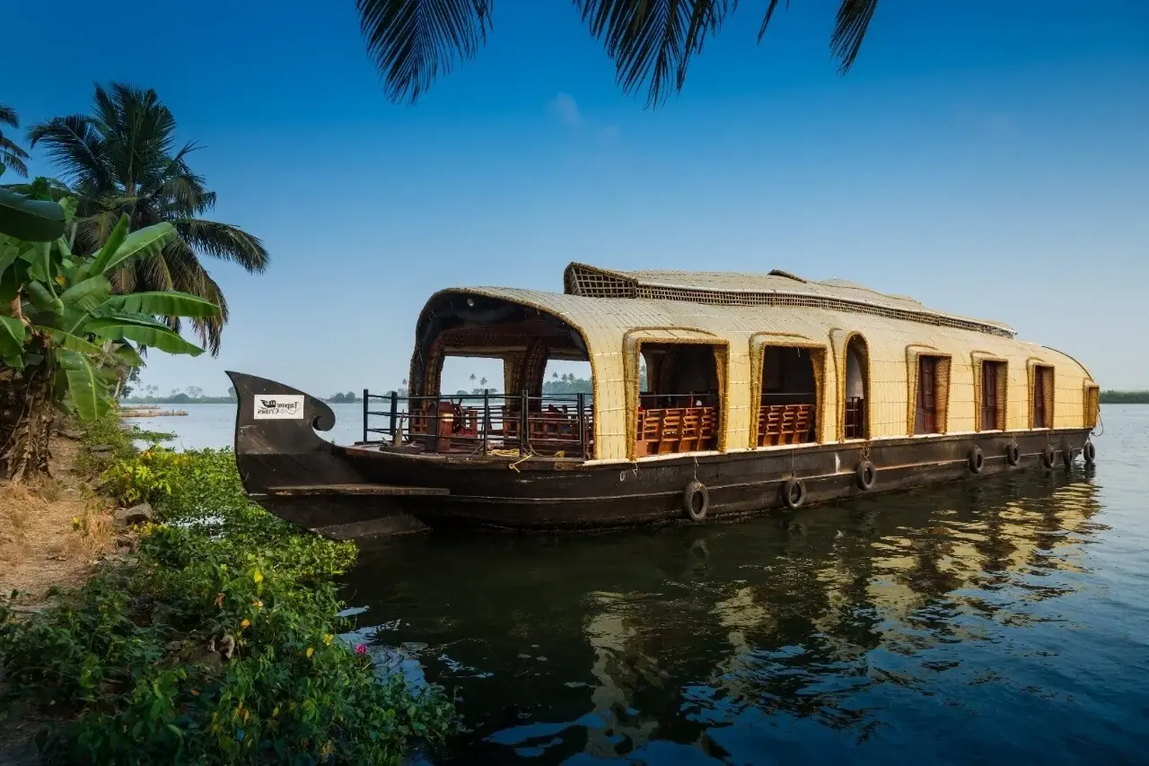 Alleppey houseboat day cruise through Kerala backwaters