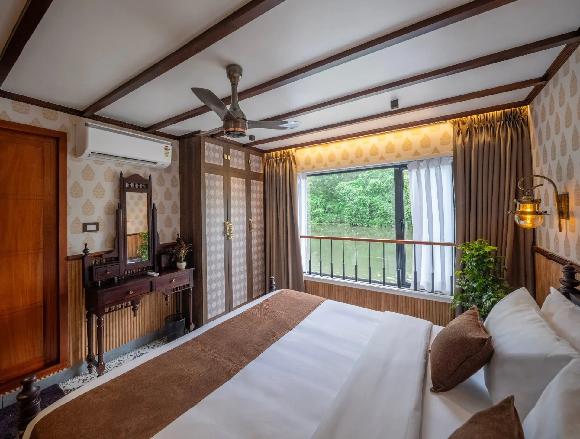 Chettinad Suite premium Kerala houseboat bedroom with river view