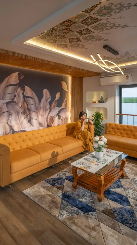 Private houseboat dining and lounge ambience for relaxed onboard moments